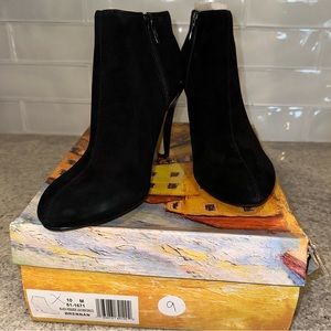 NIB Bella Vita Brennan Black Bootie